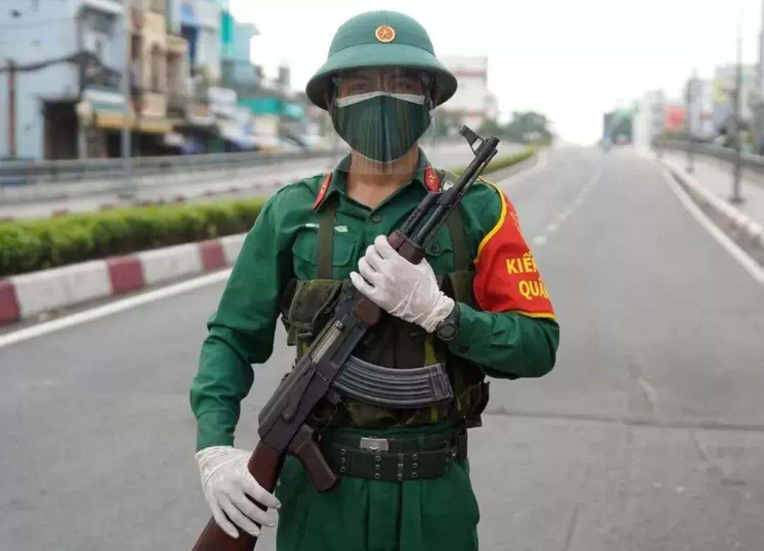 越南制造“告急”！軍隊(duì)封城，殃及耐克等80家美企，超7萬(wàn)家企業(yè)倒閉