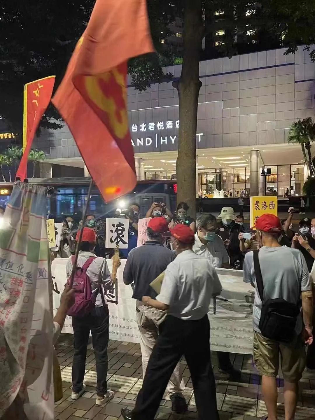 舉國震怒！佩洛西竄訪臺(tái)灣！外交部、國防部、中國人民解放軍連夜緊急聲明......