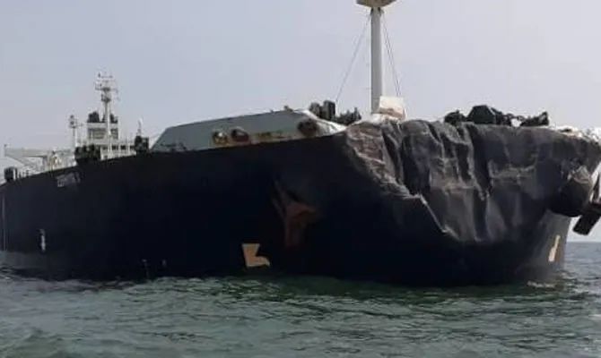 突發(fā)！一大型集裝箱船在馬六甲海峽被油輪撞擊，兩船嚴(yán)重受損，船期延誤！