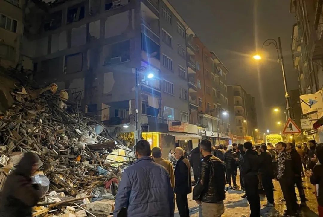 大地震，匯率暴跌