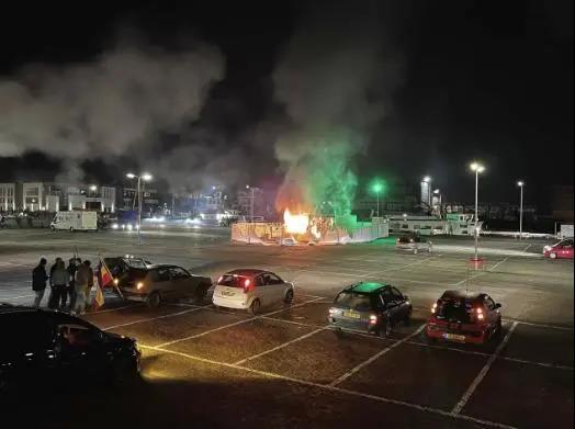 荷蘭內(nèi)戰(zhàn)爆發(fā)？超10城暴亂：縱火、搶劫、襲警、火燒新冠檢測站！恐將持續(xù)數(shù)周！