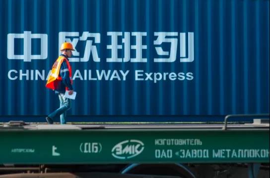 疫情致邊境延誤加劇，中歐班列、卡班運(yùn)價飆升！