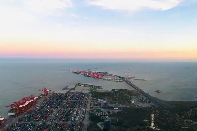 4350萬標(biāo)準(zhǔn)箱，上海港全年集裝箱吞吐量創(chuàng)新高！連續(xù)11年蟬聯(lián)世界第一