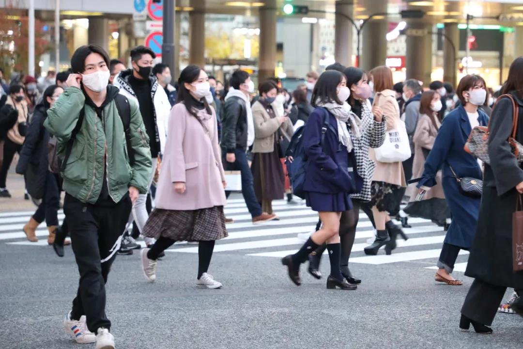 日本“封國”至明年1月底！經(jīng)濟(jì)或要到2022年才能恢復(fù)