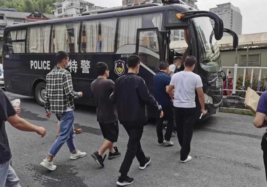 警方查獲多省市騙稅團(tuán)伙，深圳15家、寧波264家，東莞24小時查封18家工廠！
