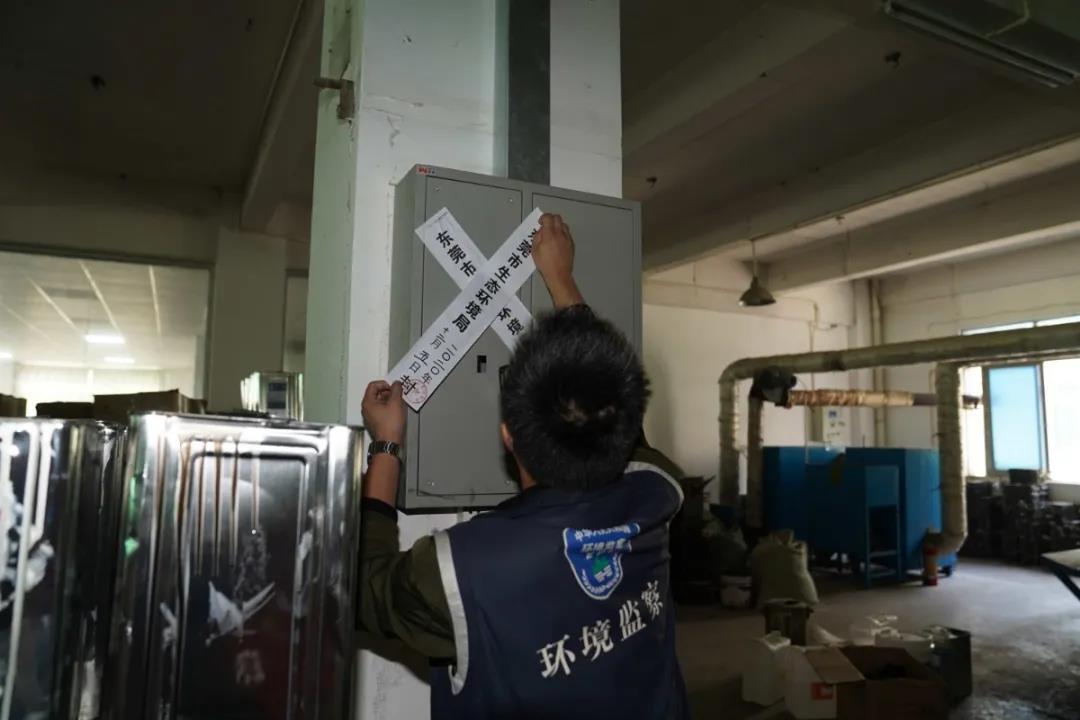 警方查獲多省市騙稅團(tuán)伙，深圳15家、寧波264家，東莞24小時查封18家工廠！