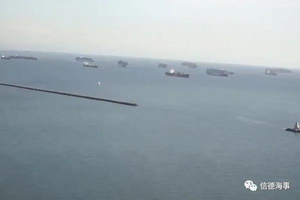 擁堵愈發(fā)嚴(yán)重！23艘集裝箱船在加州錨地壓港待泊