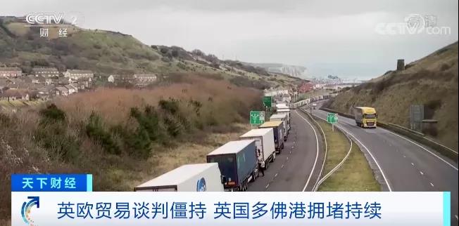 港口嚴(yán)重?fù)矶?，卡車排隊?shù)公里！各大船公司取消樞紐港靠泊，港口貨運量暴跌！