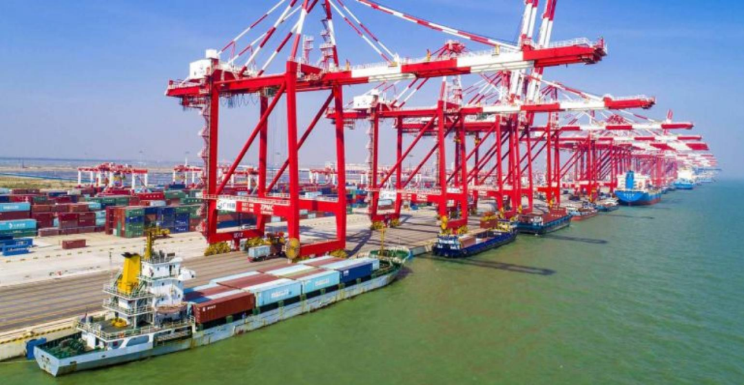 10月初，我國主要港口的集裝箱運(yùn)輸量增長了18.4％